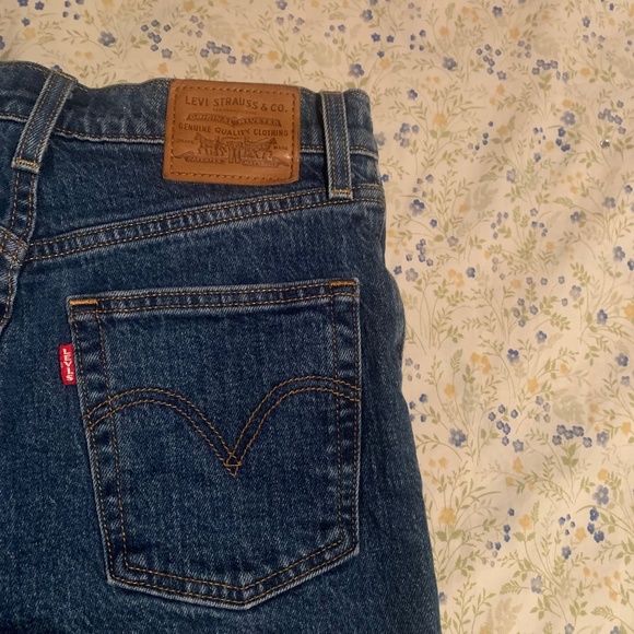 Levi’s Denim Ribcage Shorts - Picture 1 of 3